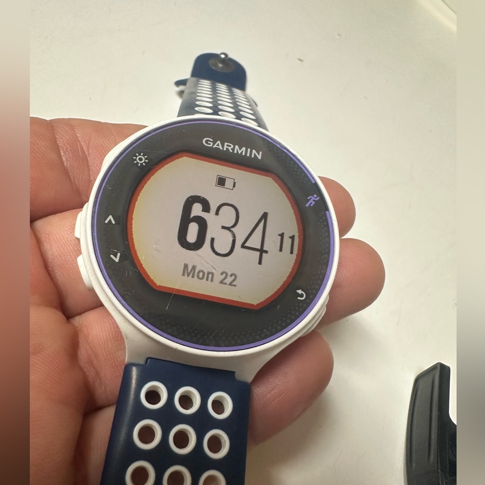 Garmin Forerunner 230 GPS Running Watch with Charging Cable .battery great